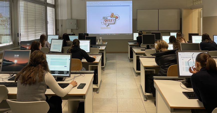 pol quiz 2025 trienn.jpg