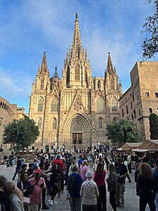 4. Bei der Stadtführung vor der Kathedrale